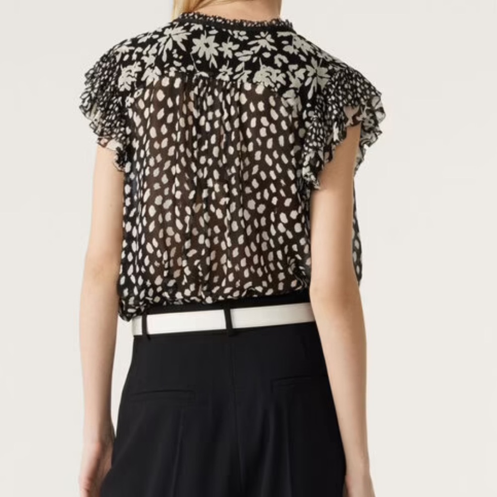 Cupcakes and Cashmere Black and White Top - Picture 4 of 13